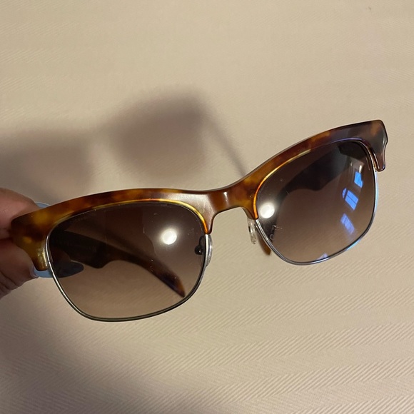 Vintage Prada sunglasses in brown tortoiseshell with case. - Picture 2 of 4